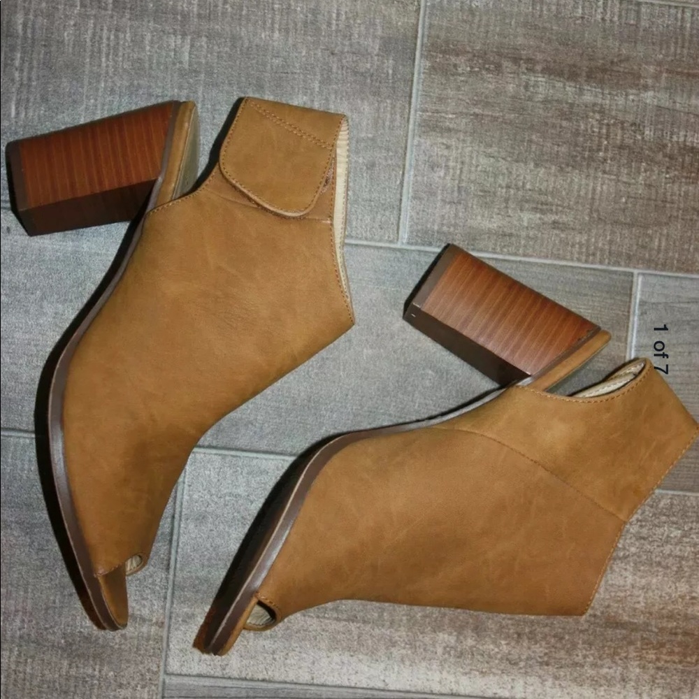 City Classified camel brown peep toe booties